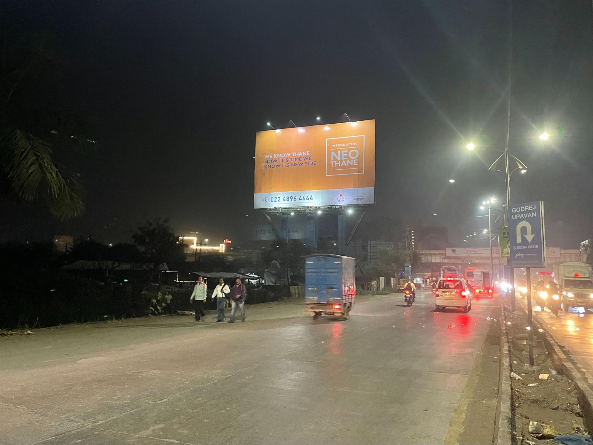 Billboard advertising by an outdoor advertising company in Mumbai showcasing brand visibility through OOH campaigns.